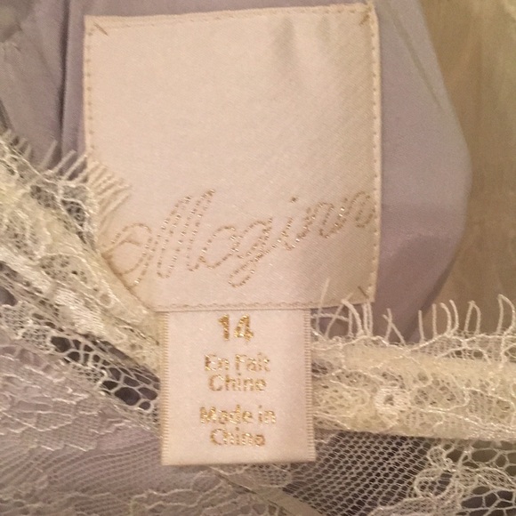 Lace dress - Picture 7 of 7